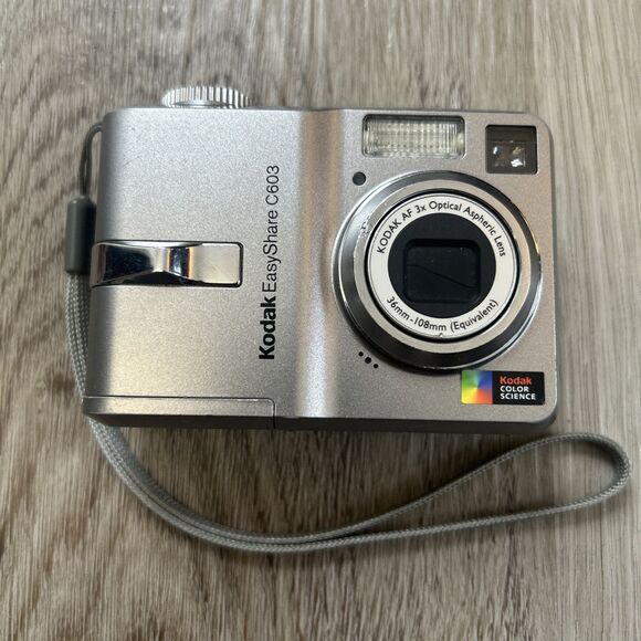 Kodak EasyShare C603 6.1 MP Digital Camera with 3x Optical Zoom FOR PARTS - Picture 1 of 10